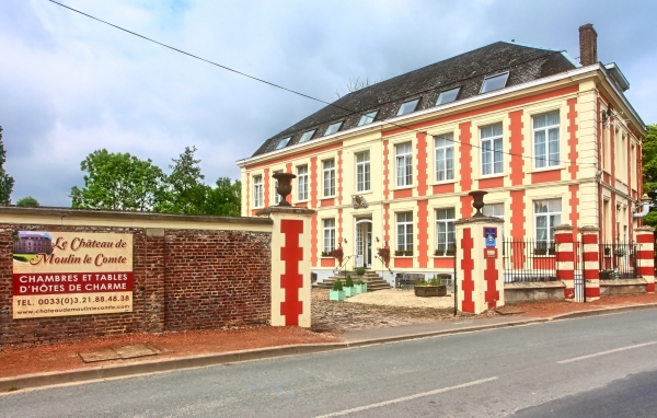 Chateau de Moulin le Comte **** chambres et tables d hotes